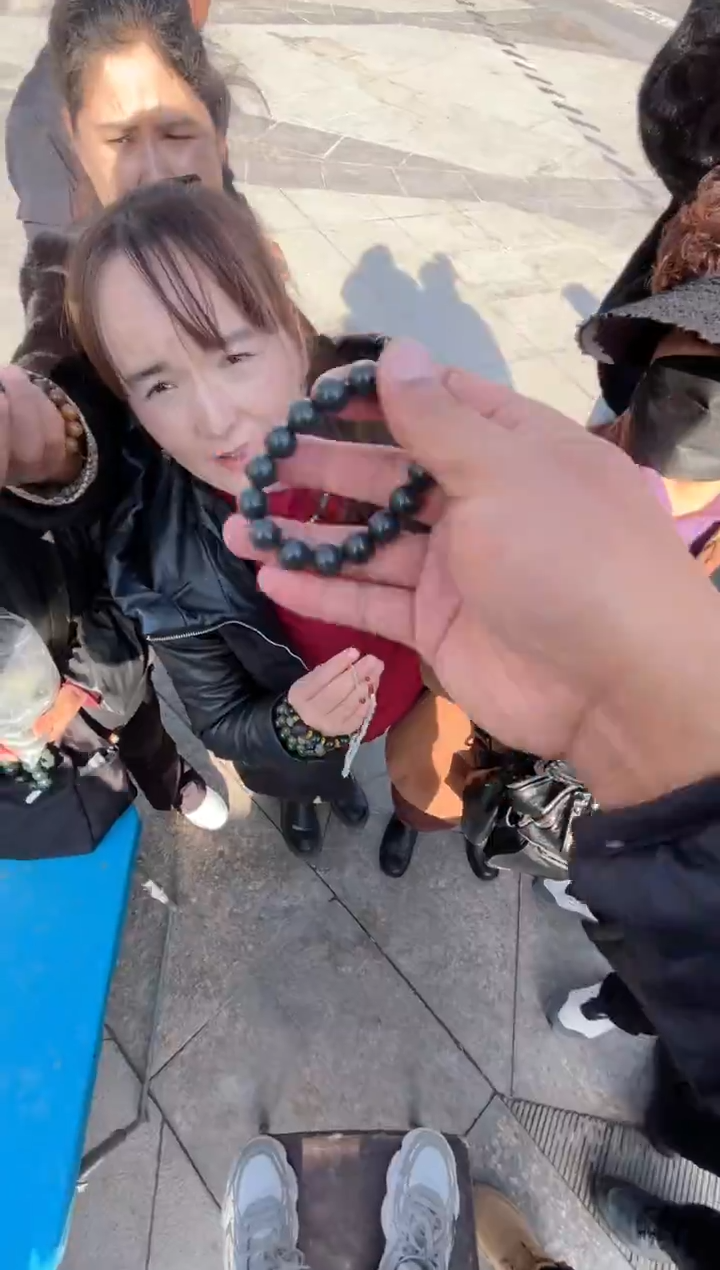 未镶嵌和田玉（糖玉）挂件和田玉