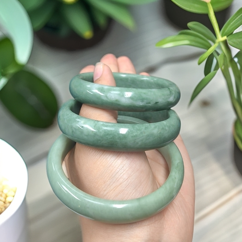天然云南翠玉豆绿A货手镯