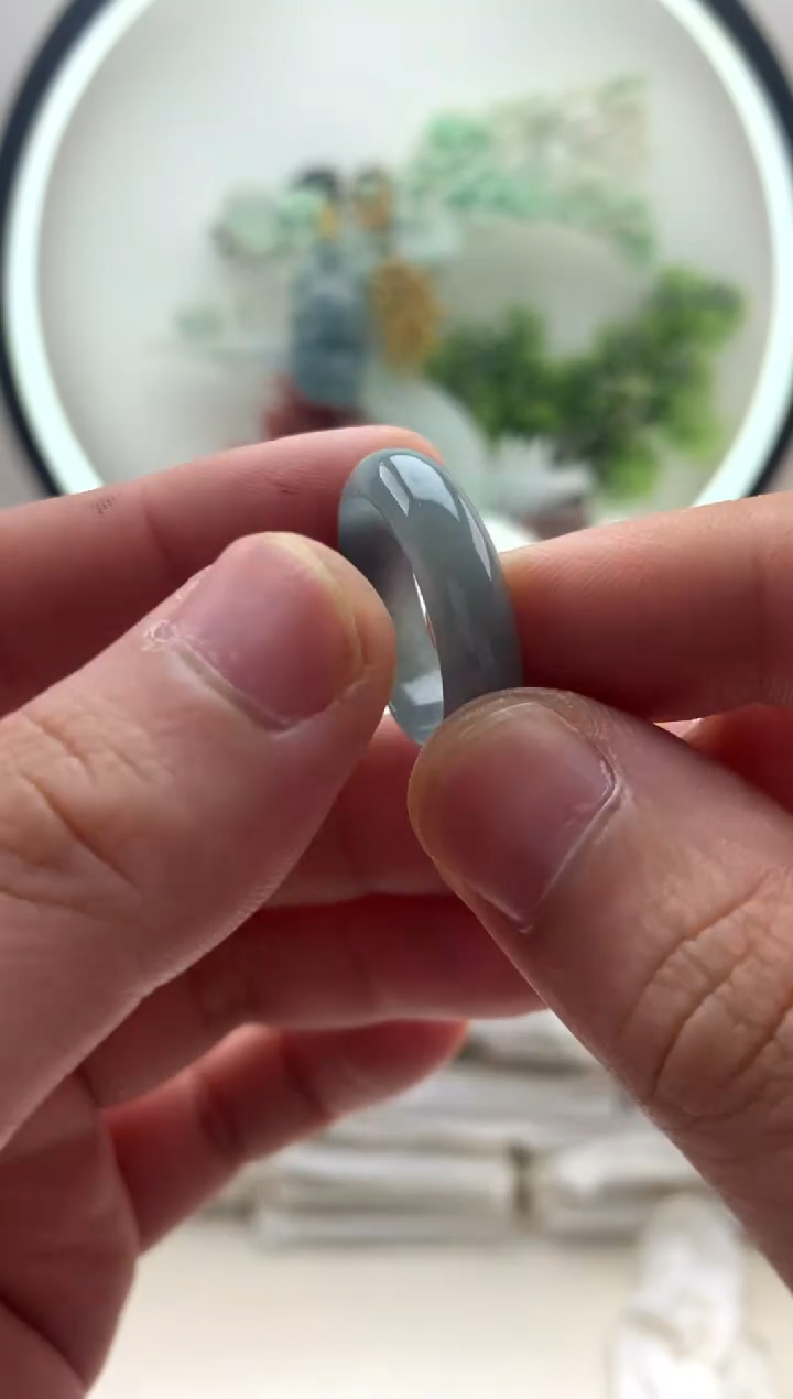 颈饰未镶嵌翡翠戒圈