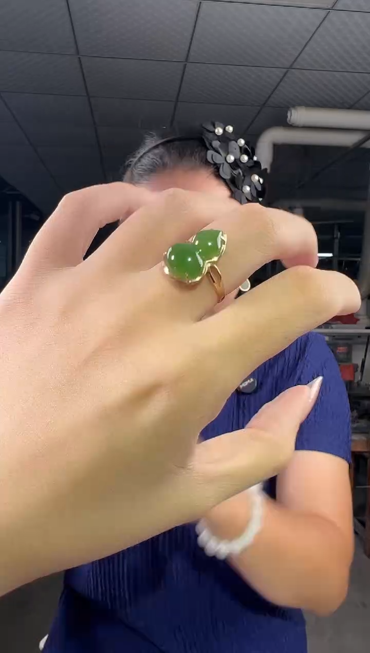 和田玉戒指18K金镶嵌和田玉18K碧玉葫芦玫瑰金戒指