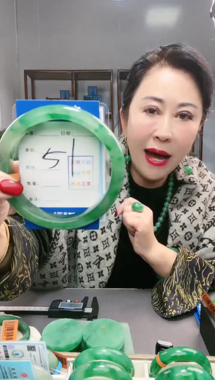 【闪购商品】石英质玉手镯未镶嵌非洲翠