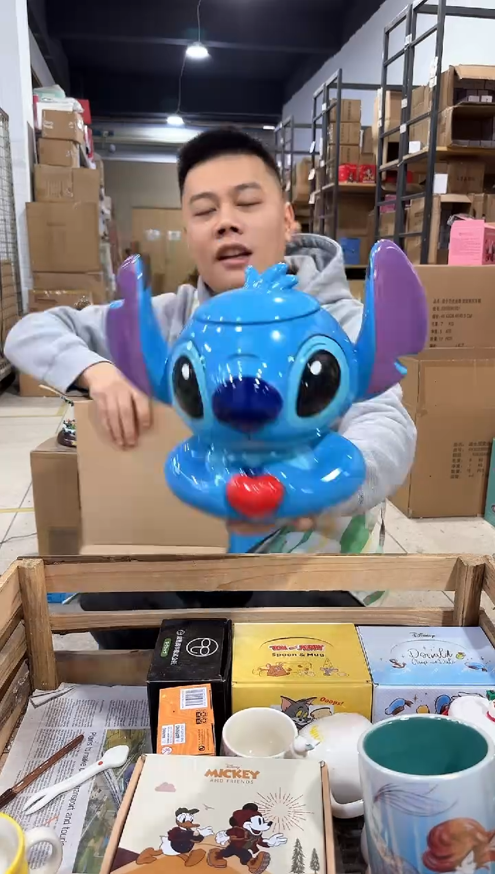 瓷片原盒史迪仔抱心收纳罐