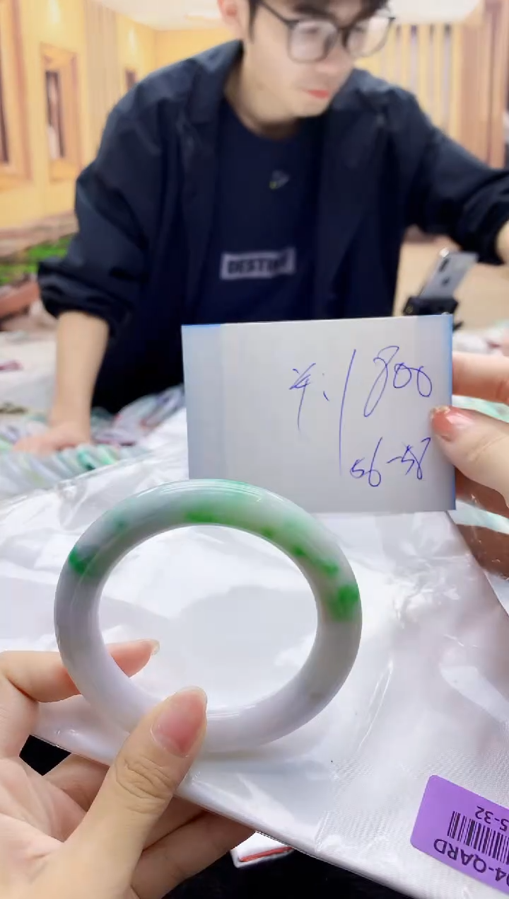 【闪购商品】翡翠手镯未镶嵌     H85-32