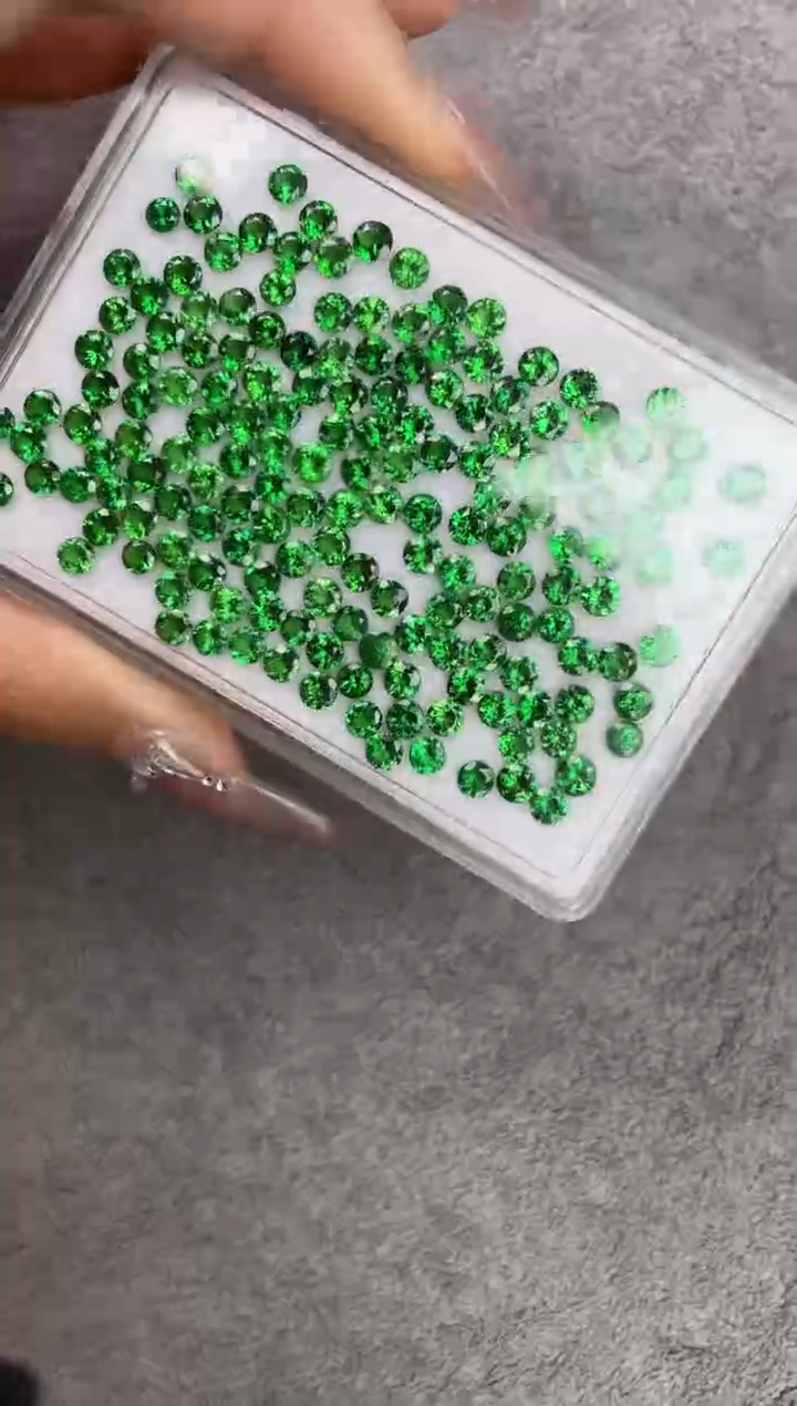 【闪购商品】石榴石（沙弗莱）裸石未镶嵌多样性发货一颗