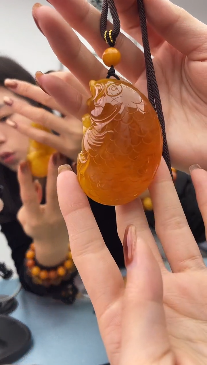【闪购商品】蜜蜡珠宝奇石未镶嵌038，微瑕配绳假一罚十