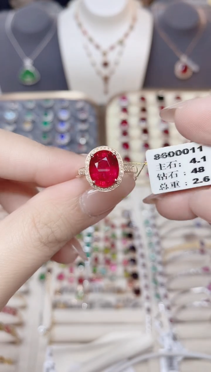 18K金镶嵌碧玺戒指碧玺4.1CT