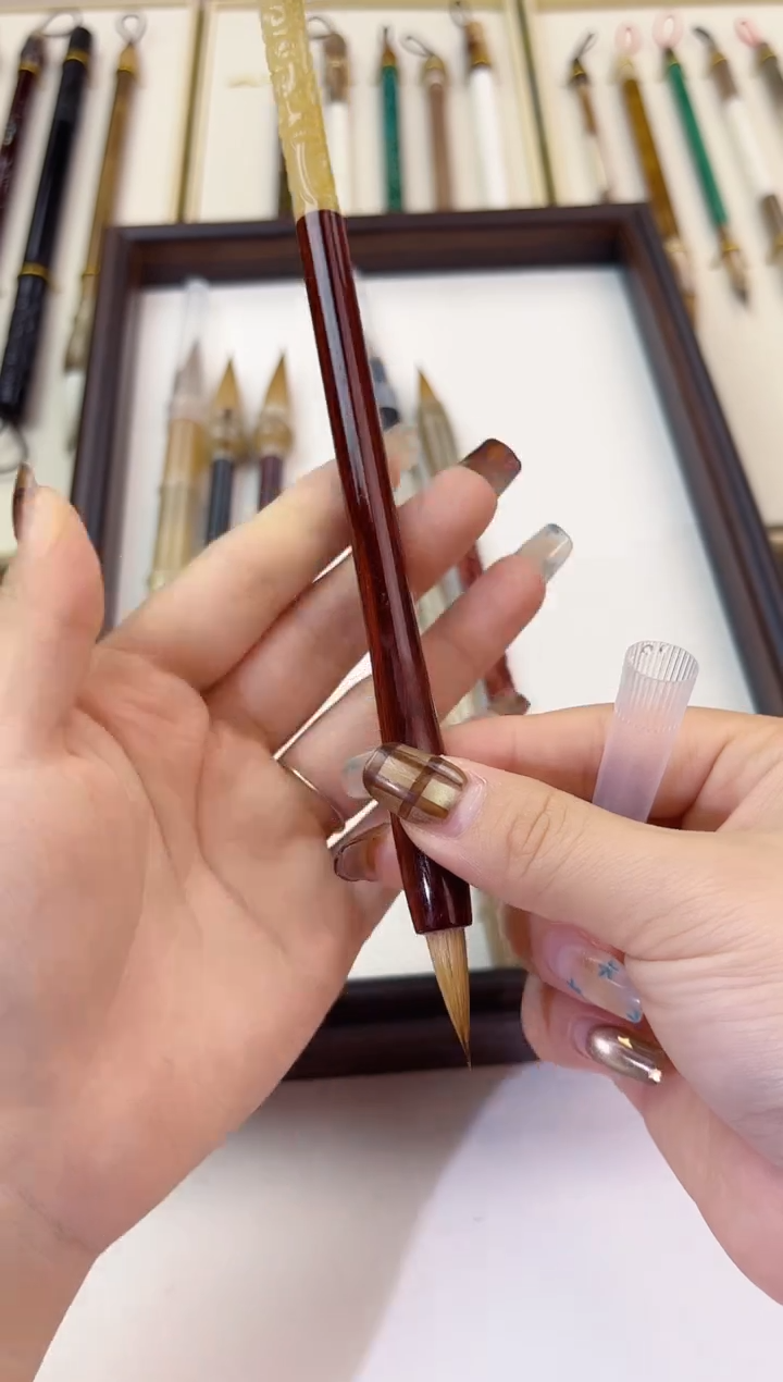 红黑檀雕刻羊角奶尾1支