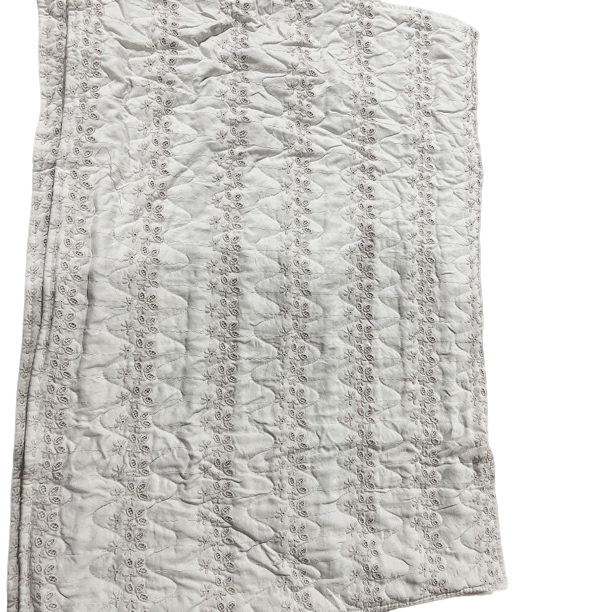 小华 约50×70米灰刺绣小花枕套 配对发1对 不带芯