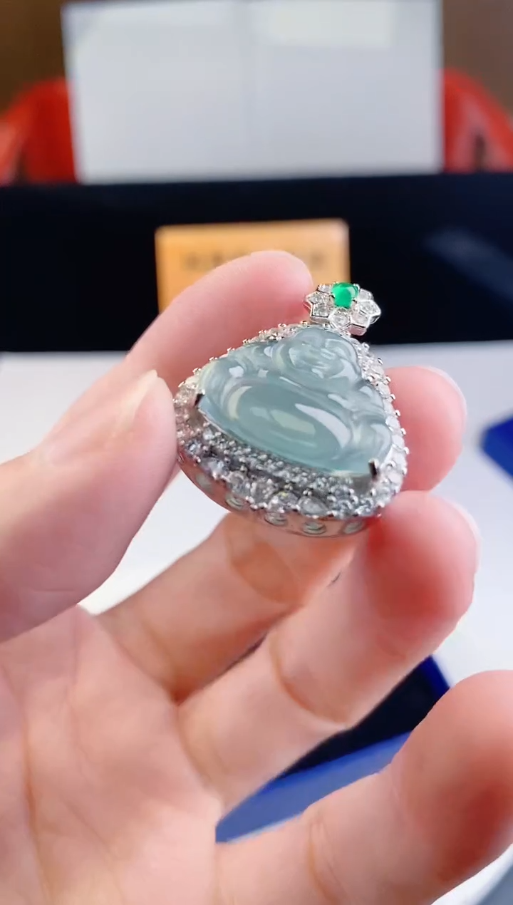 颈饰未镶嵌翡翠 