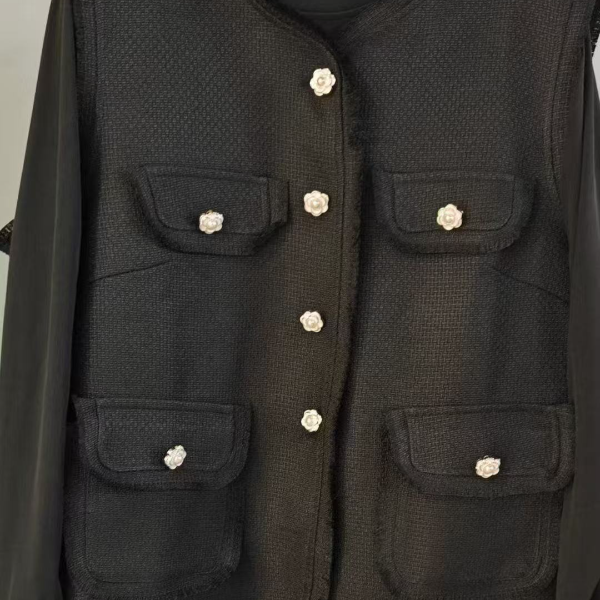 -韩版设计感大码香风毛边小马甲+高弹力打底衫