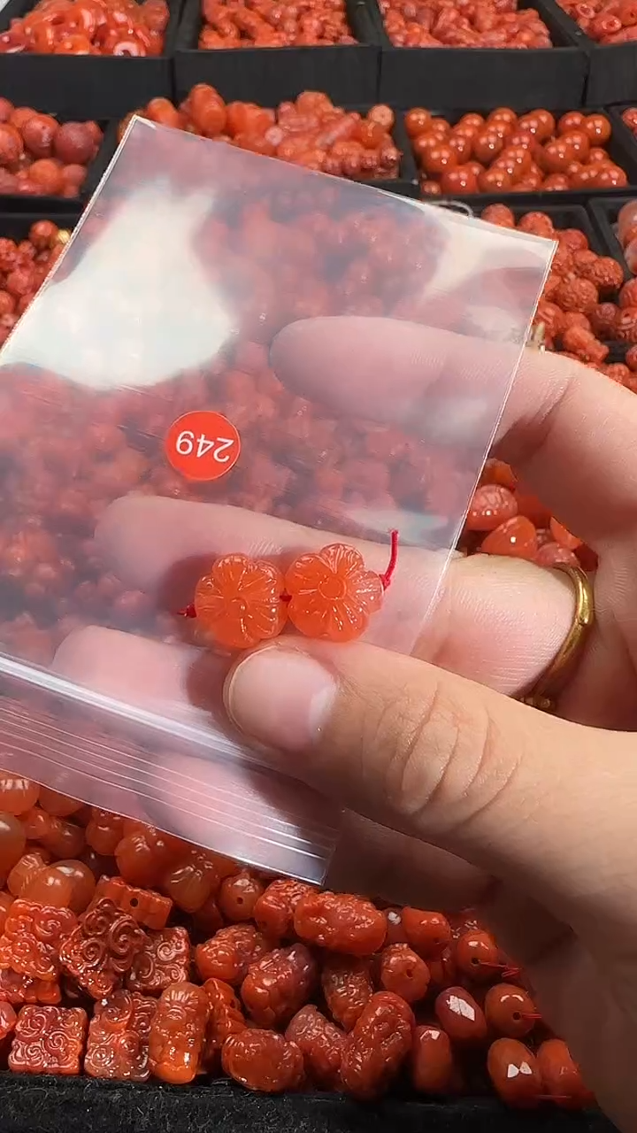 颈饰未镶嵌南红玛瑙1