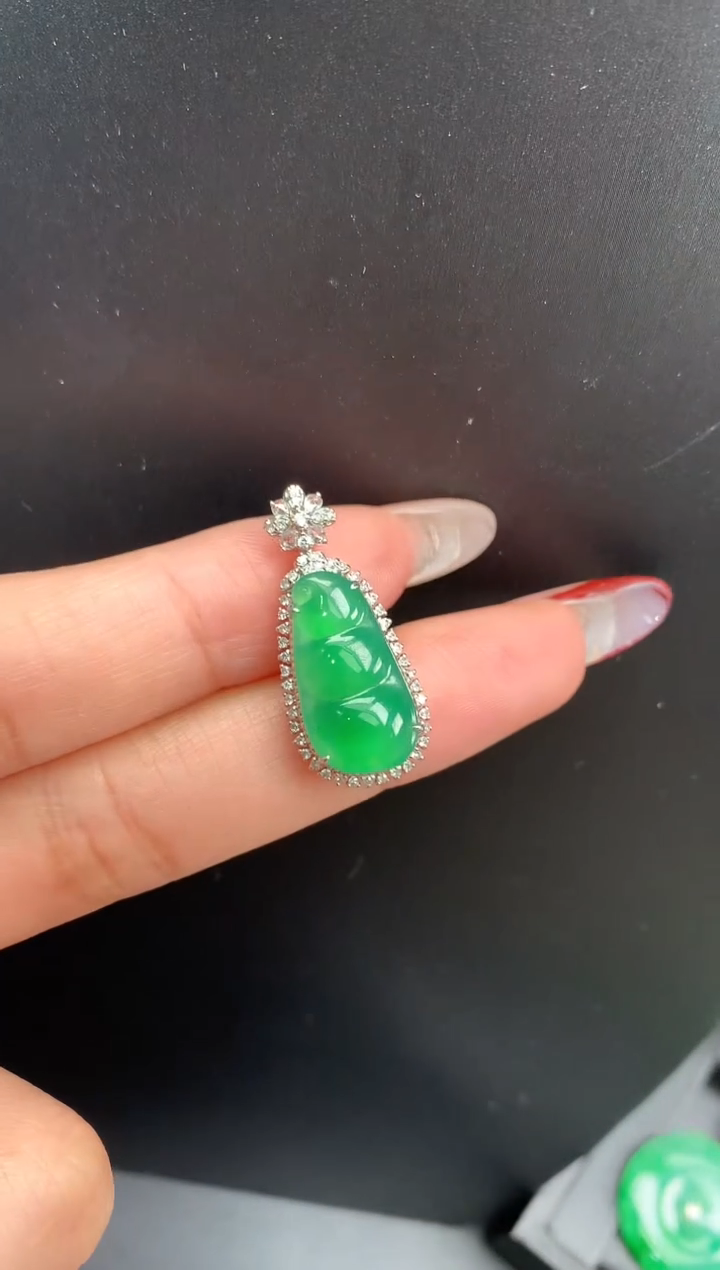 【闪购商品】翡翠颈饰18K金镶嵌1186豆子