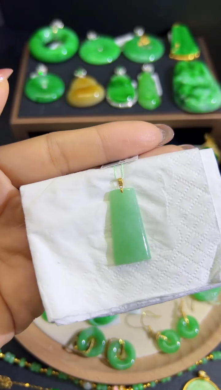 【闪购商品】翡翠颈饰18K金镶嵌Q缅料A货翡翠/支持复检/一件