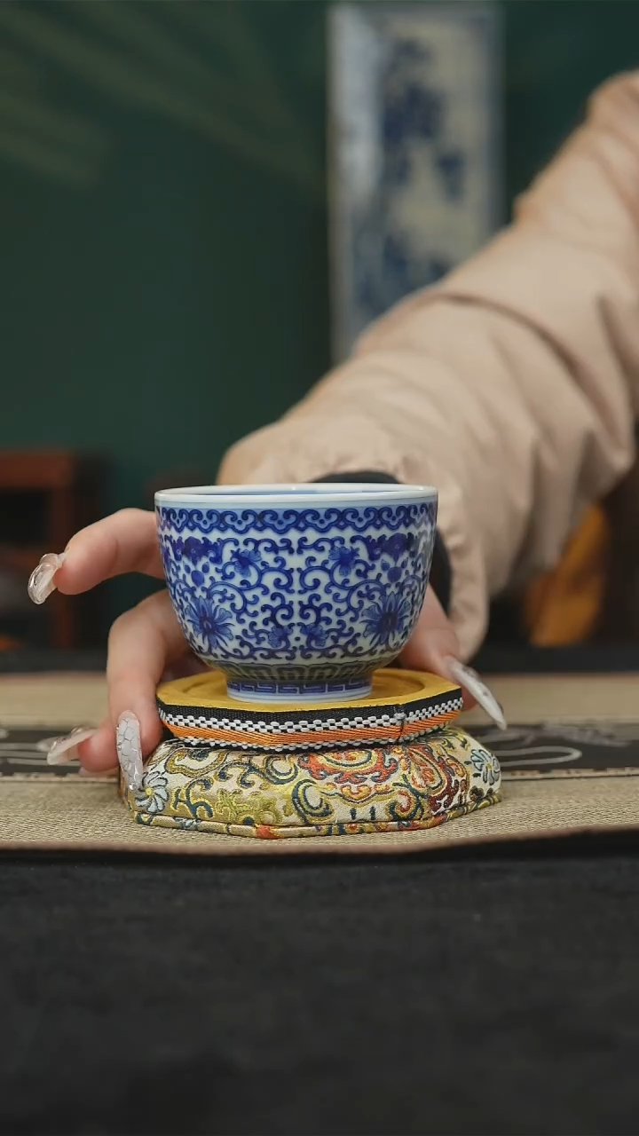 【闪购商品】青花缠枝莲主人杯