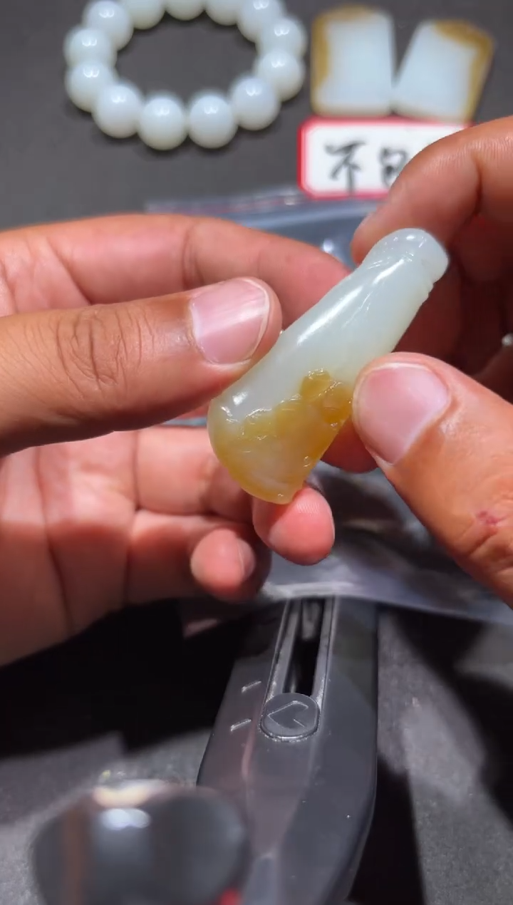 和田玉（糖玉）未镶嵌挂件和田玉