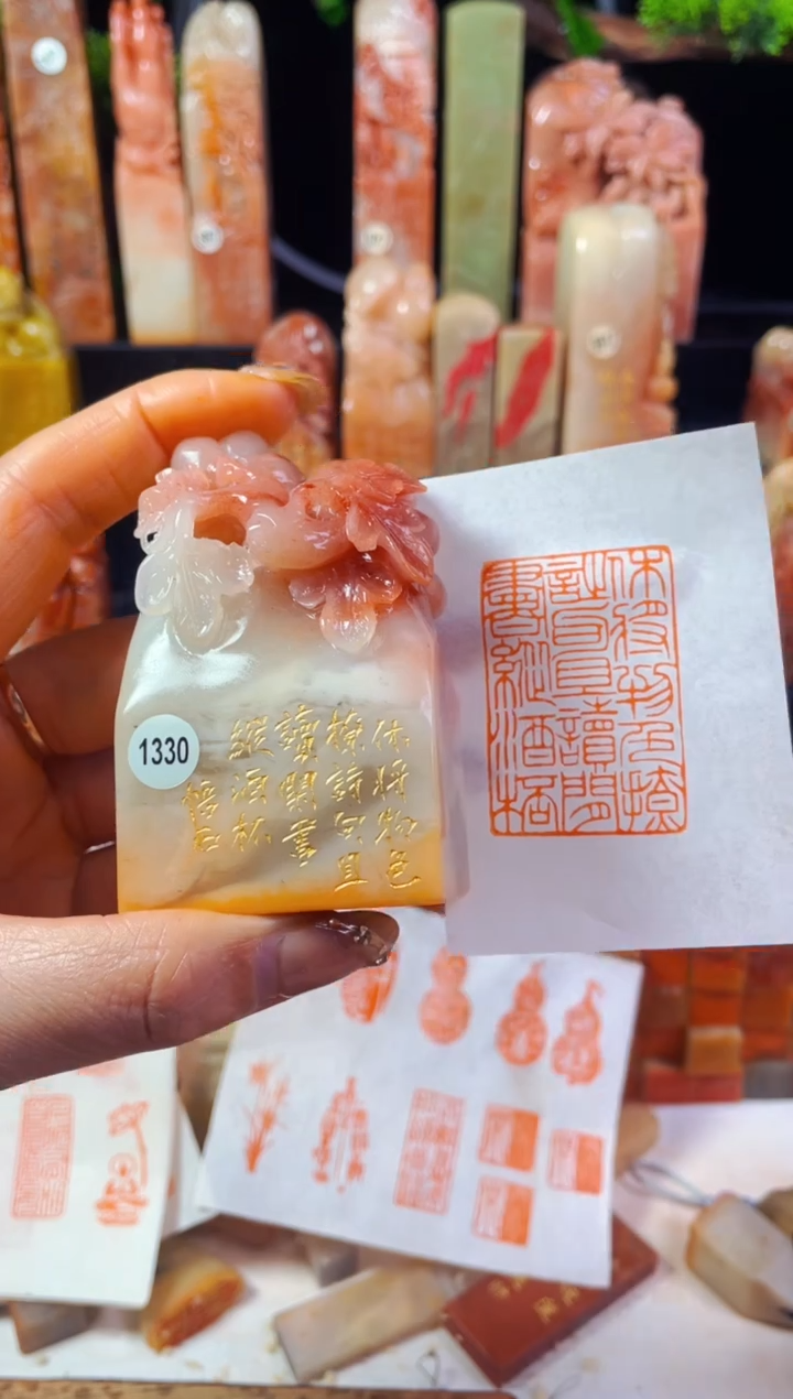 【闪购商品】老挝石印石手工篆刻《休将物色撩诗句》