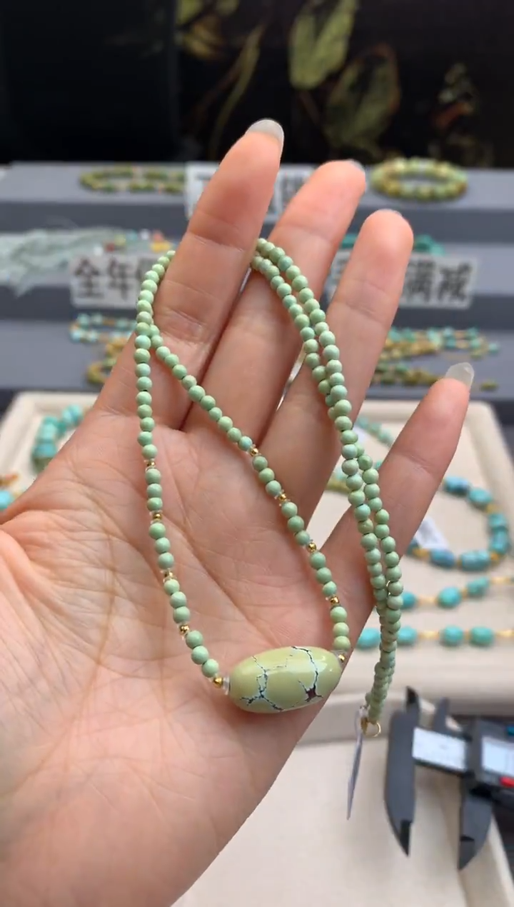 18K金镶嵌绿松石锁骨链茜.B84