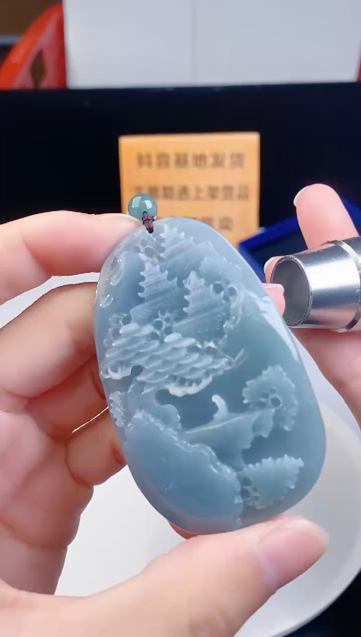 颈饰未镶嵌翡翠   