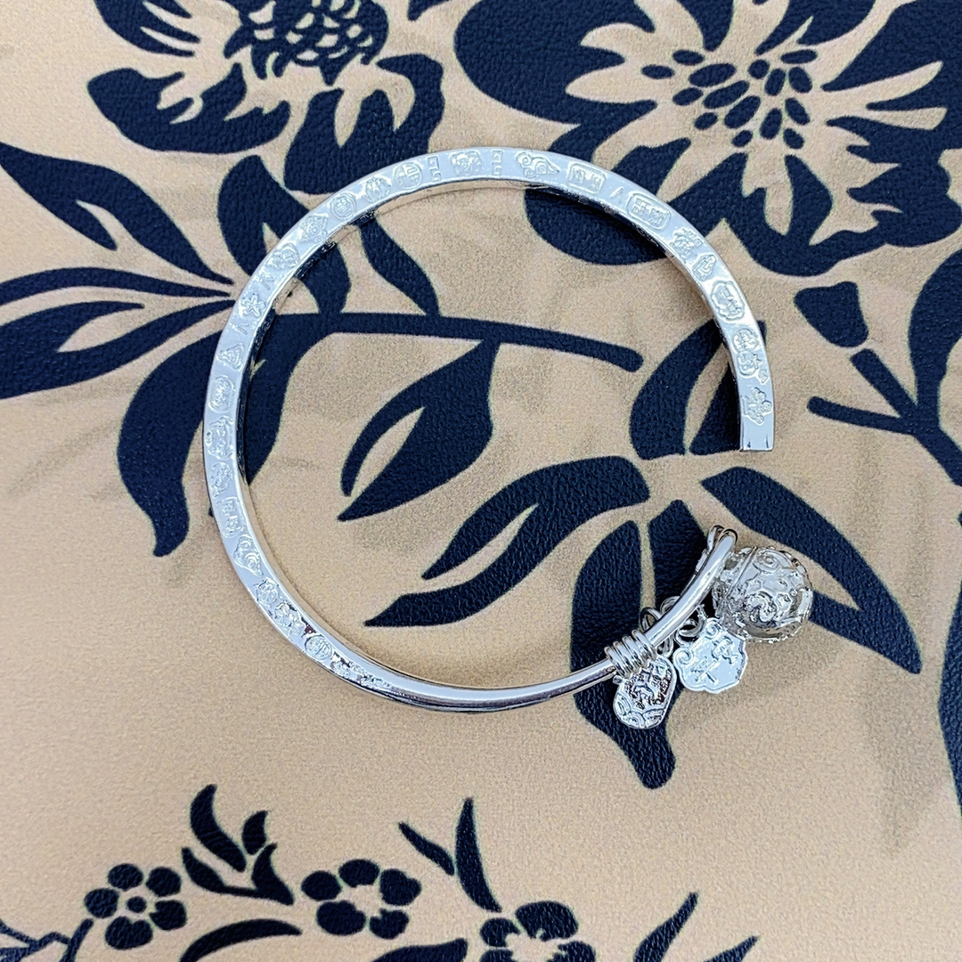 【抓紧处理】定制重工款气质风年味生肖挂饰101 平安宫铃