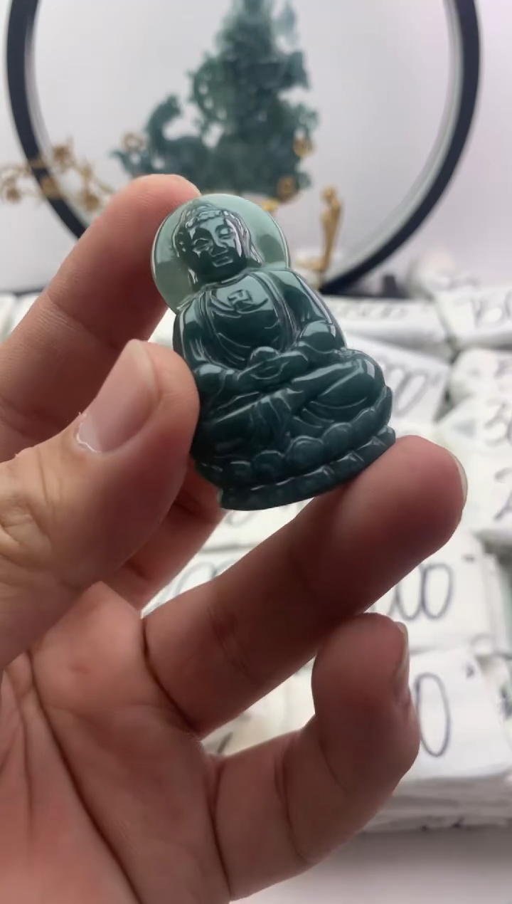 翡翠未镶嵌颈饰大日