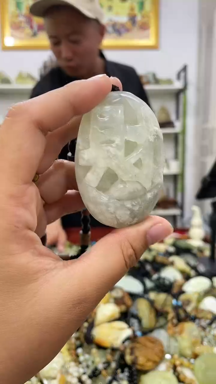 岫玉未镶嵌手把件              