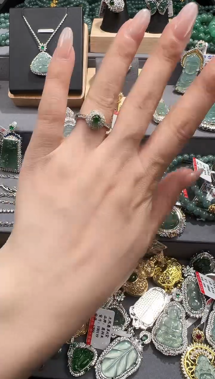 【闪购商品】翡翠吊坠(赠链)未镶嵌翡翠A货源头工厂带证书发