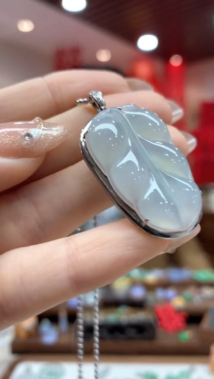 【闪购商品】翡翠吊坠(不含链)18K金镶嵌叶子