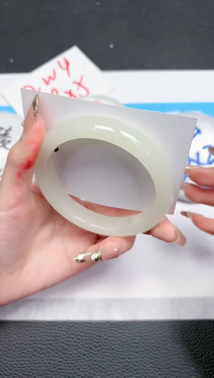 【闪购商品】石英质玉手镯未镶嵌410-63