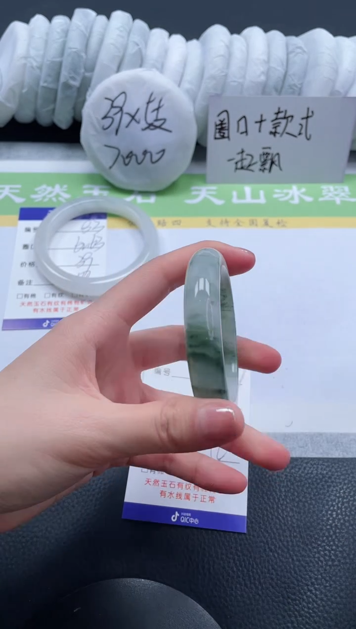 【闪购商品】石英质玉手镯未镶嵌A84-52+