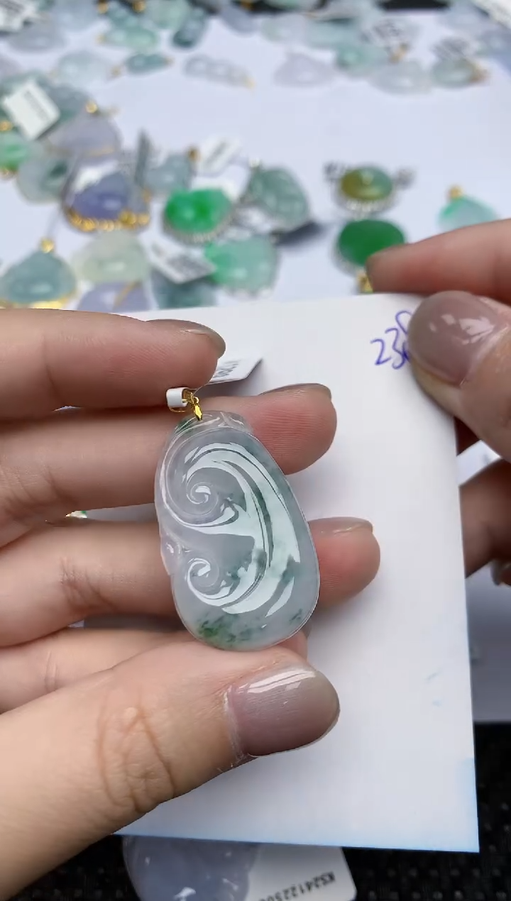 【闪购商品】翡翠颈饰18K金镶嵌天然翡翠A货