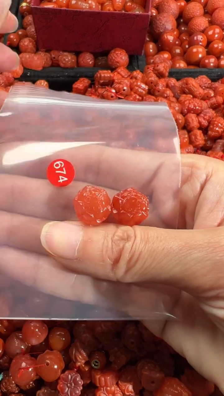 南红玛瑙未镶嵌颈饰1