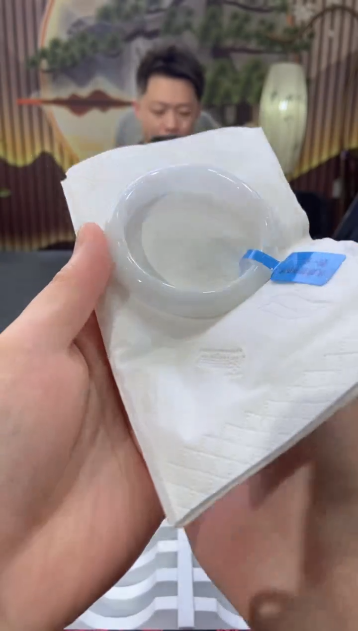 翡翠手镯未镶嵌多人02631