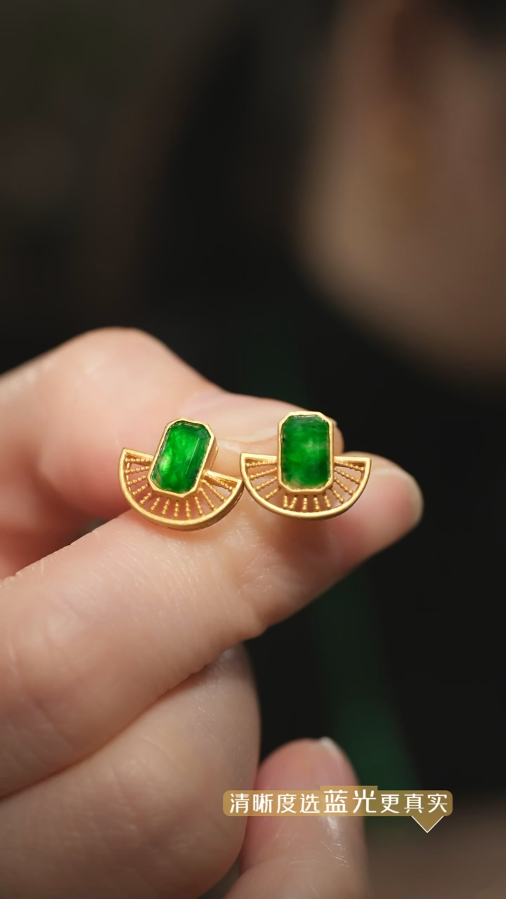 【闪购商品】翡翠耳钉银S925镶嵌辣绿翡翠扇形耳钉