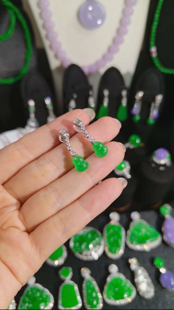 吊坠(不含链)18K金镶嵌翡翠葫芦耳坠