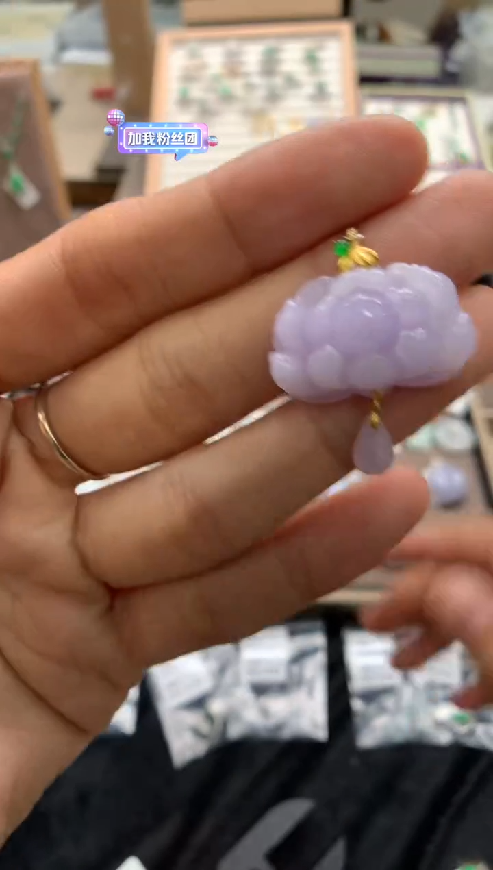 颈饰18K金镶嵌翡翠莲花