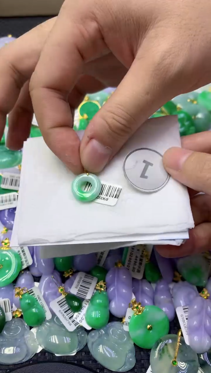 颈饰未镶嵌翡翠天然缅甸翡翠A货