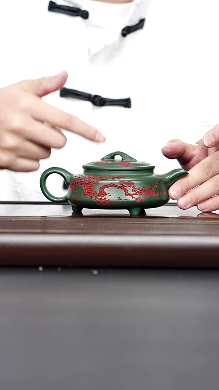 茶壶紫砂宜兴紫砂 三足如意梅花壶