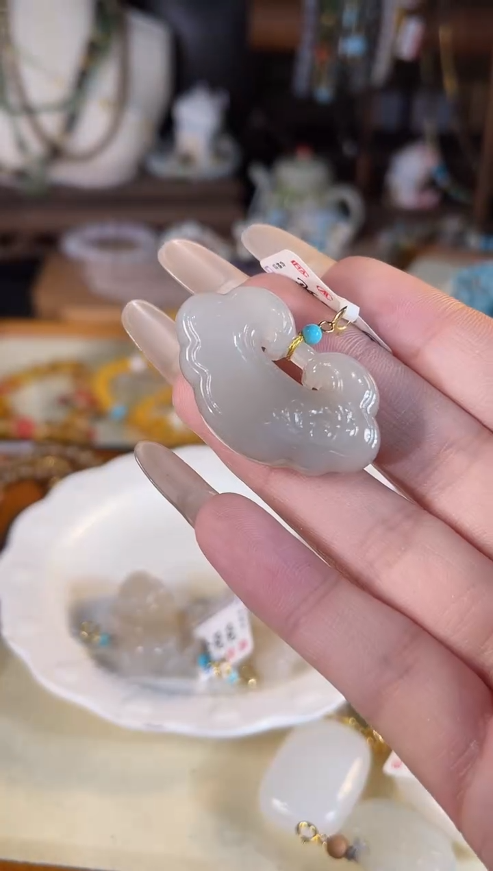 【闪购商品】和田玉吊坠(不含链)18K金镶嵌多样性发货其一