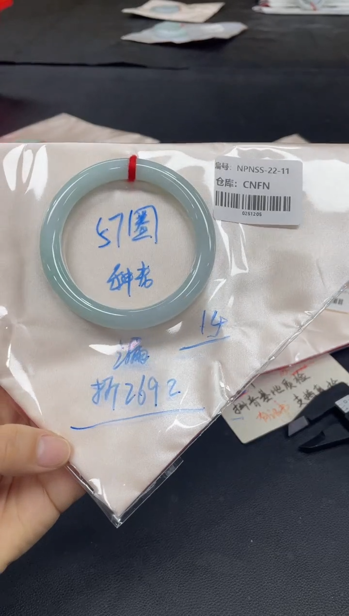 未镶嵌手镯翡翠翡翠手镯