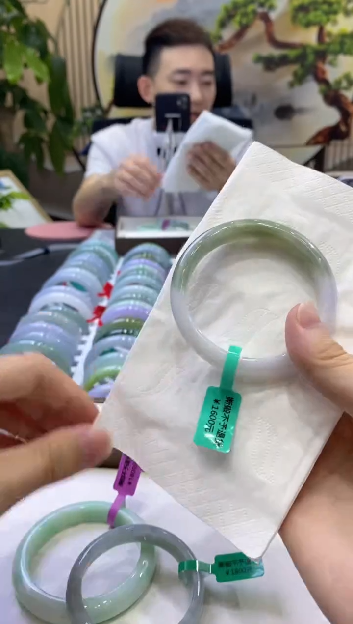 翡翠手镯未镶嵌670