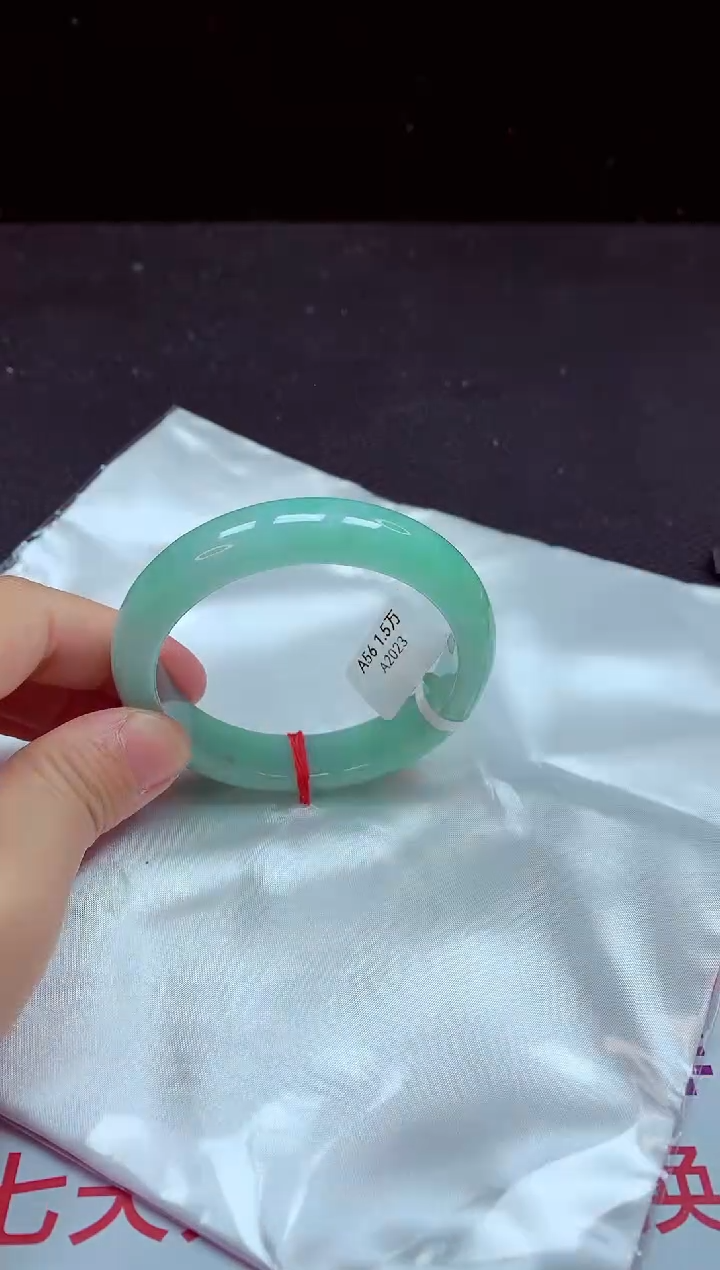 【闪购商品】翡翠手镯未镶嵌镯子56+