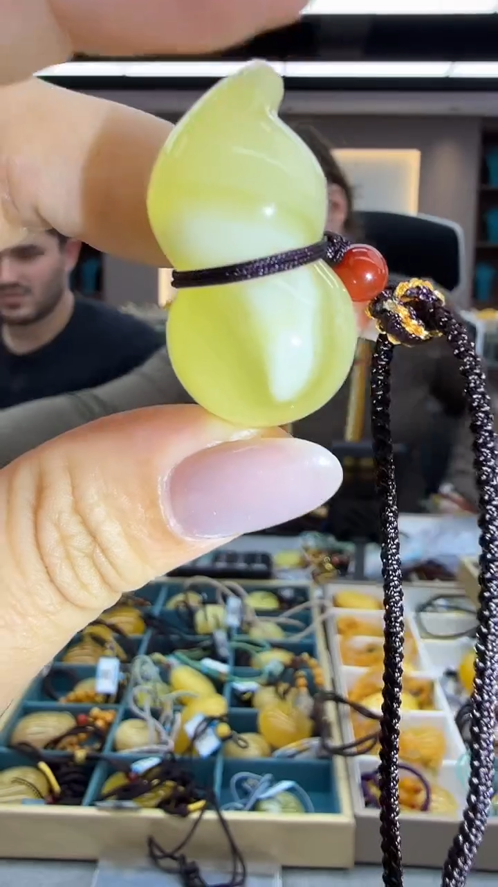 琥珀颈饰未镶嵌210秒拍号 假一罚三 