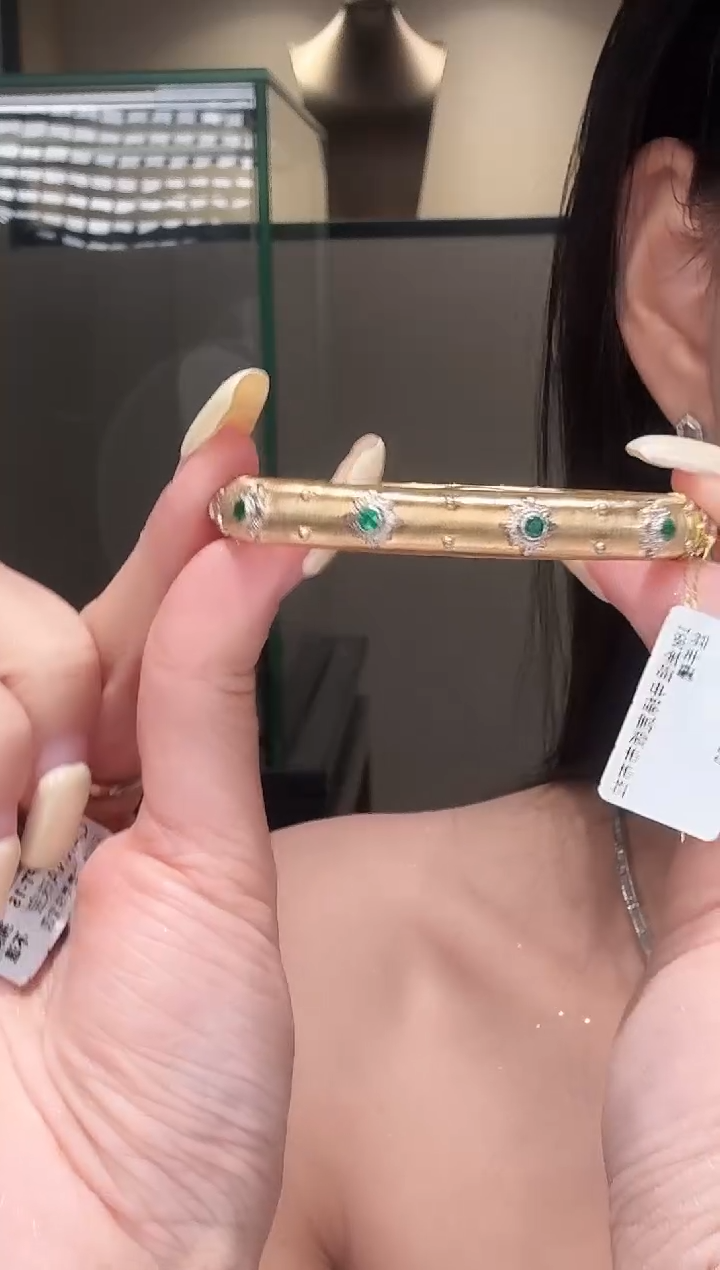 18K金镶嵌手镯祖母绿拉丝手镯