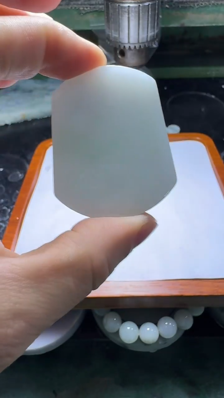 颈饰未镶嵌翡翠图**儿无事牌