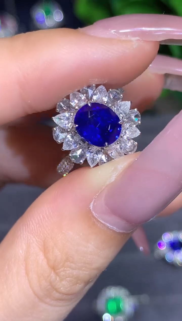 戒指蓝宝石18K金镶嵌2.1CT