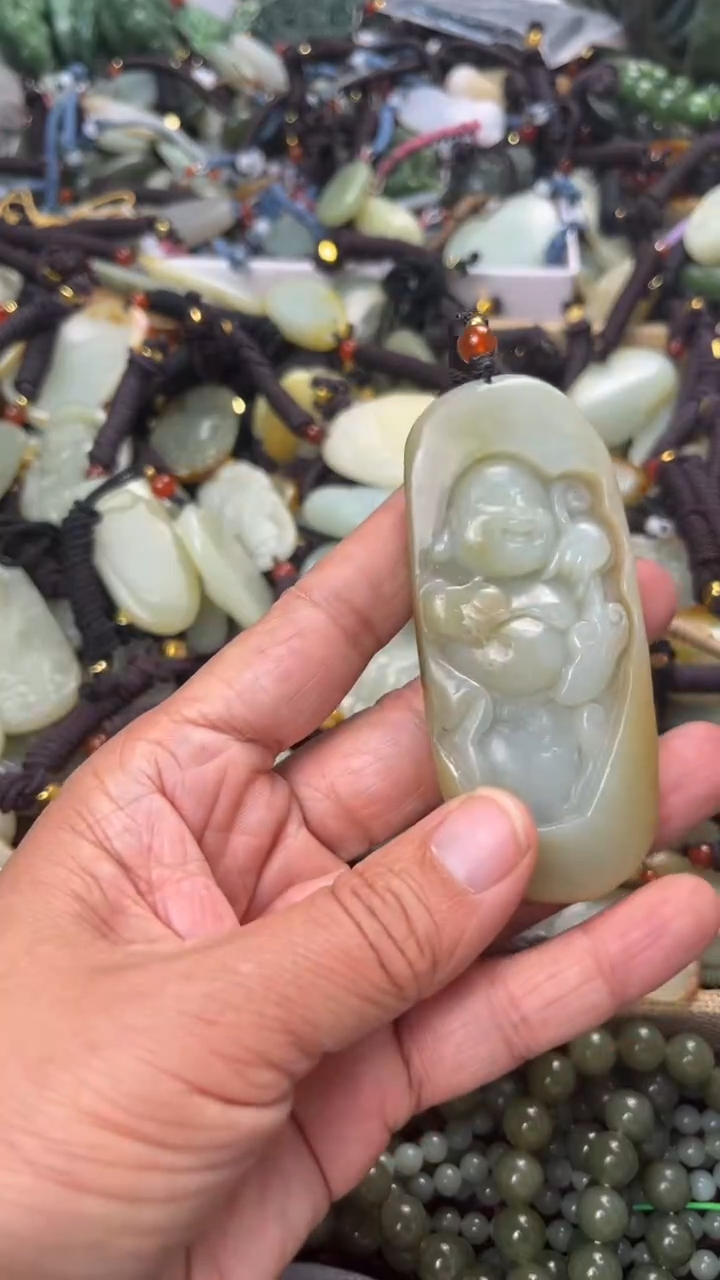 【闪购商品】和田玉颈饰未镶嵌多样性发货没有证书拍一发一有瑕