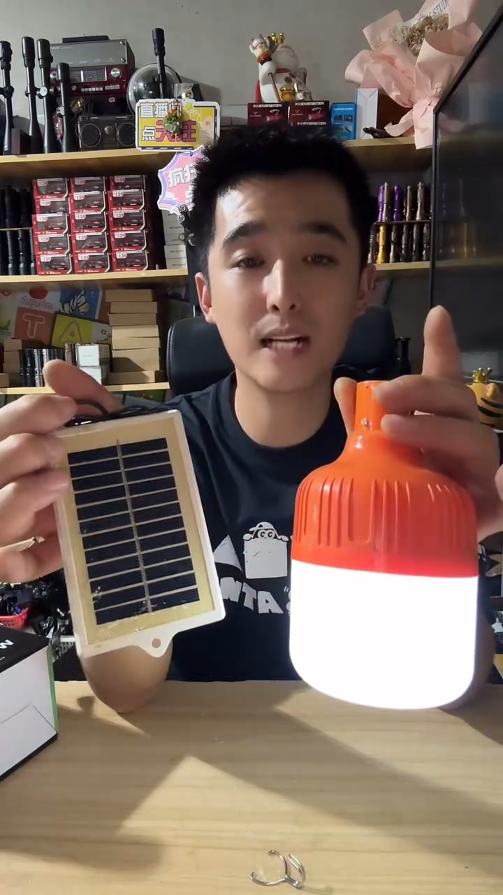 灯泡带太阳能板库存货介意勿拍