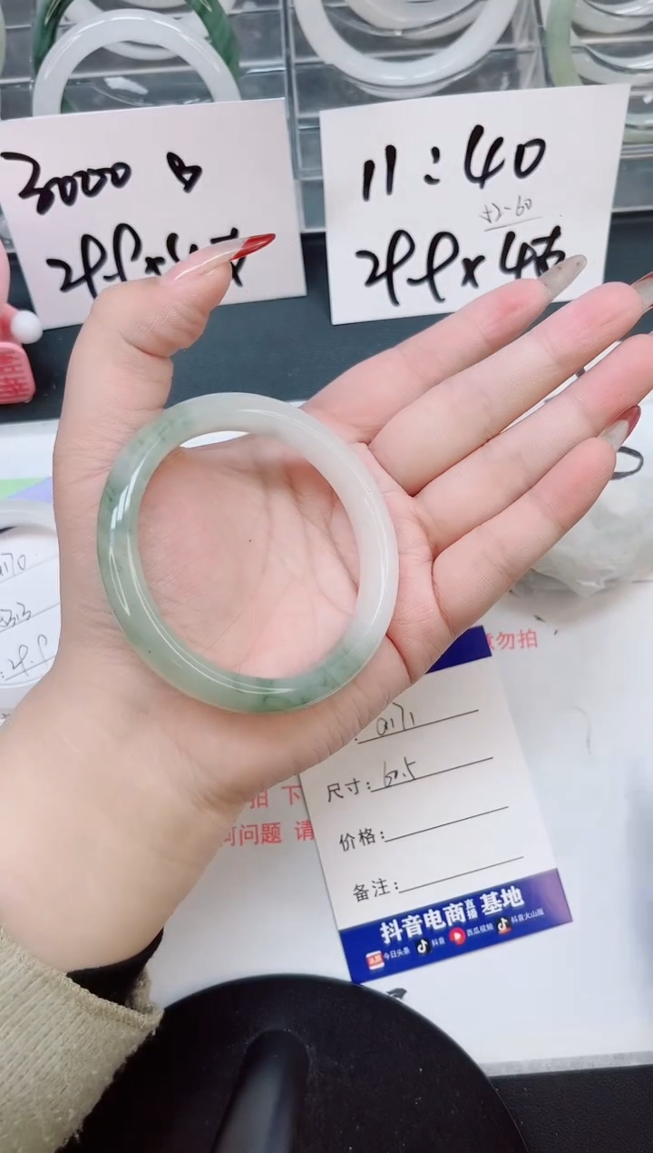 【闪购商品】石英质玉手镯合金a171