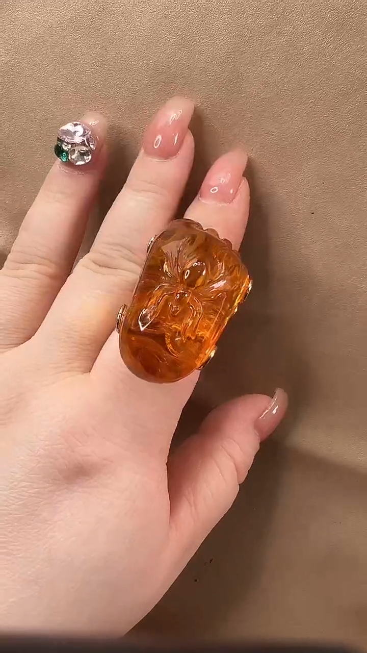 琥珀颈饰未镶嵌戒指