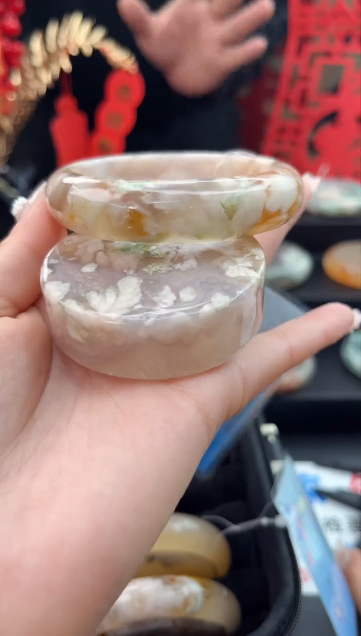 【闪购商品】石英质玉手镯未镶嵌赠送镯心（56圈口）